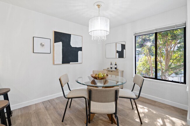 Building Photo - 906 La Barbera Dr