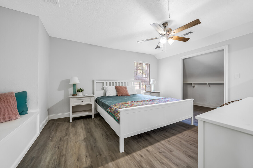Building Photo - 5110 Pleasure Lake Dr