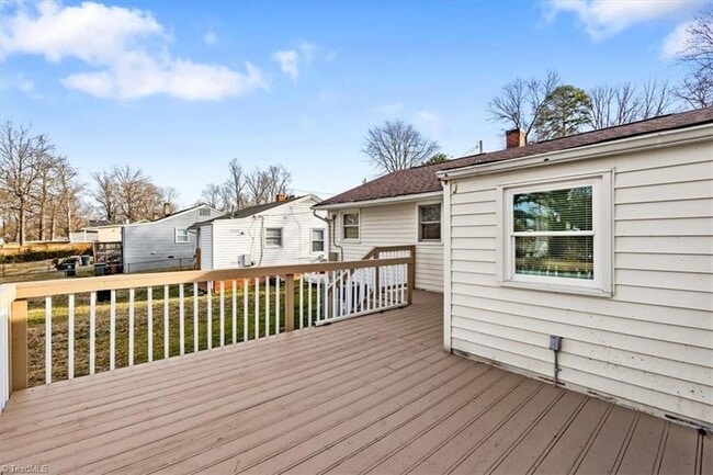 Building Photo - 1101 Hickory Ave