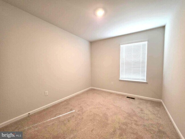 Building Photo - 1424 Sugarplum Ln