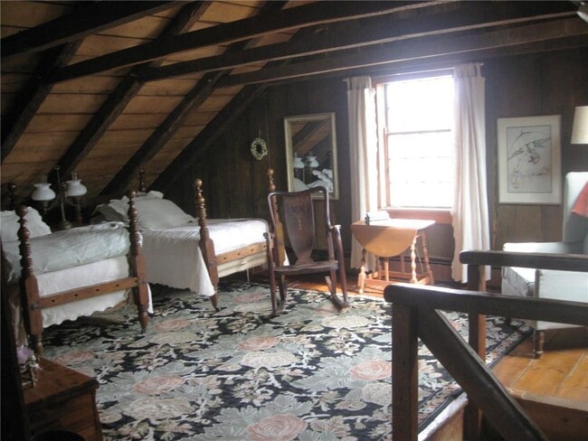 Building Photo - 245 Cove Point Rd W