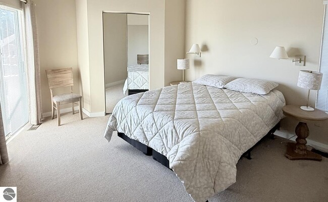 Building Photo - 776 N Yacht Club Dr