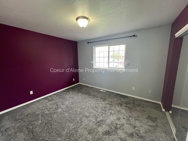 Building Photo - 3 bed, 2 bath house