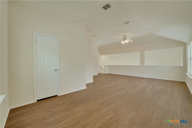 Building Photo - 121 Park Ln
