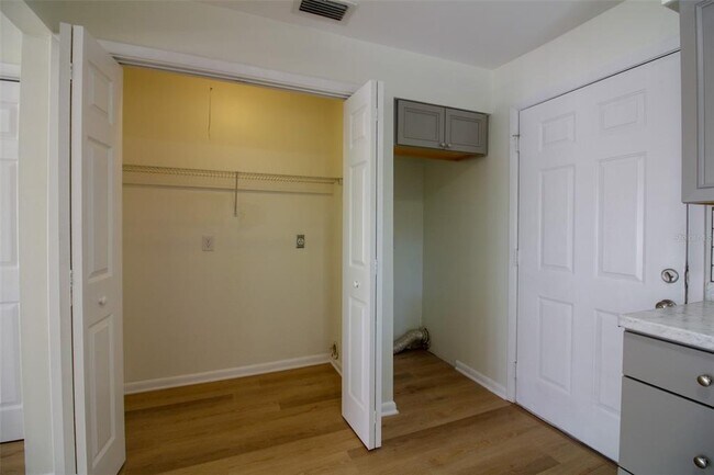 Building Photo - 1537 King Ave