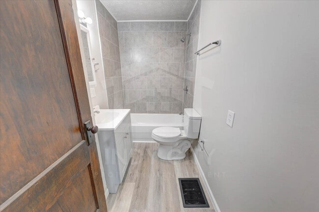 Building Photo - 5617 East 21st St