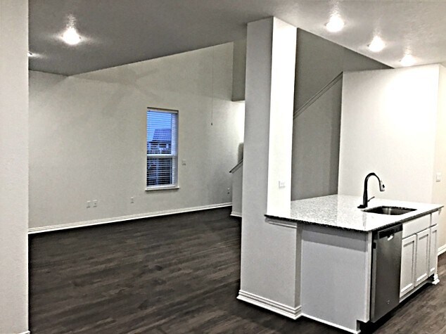 Building Photo - 2725 Wolfcreek