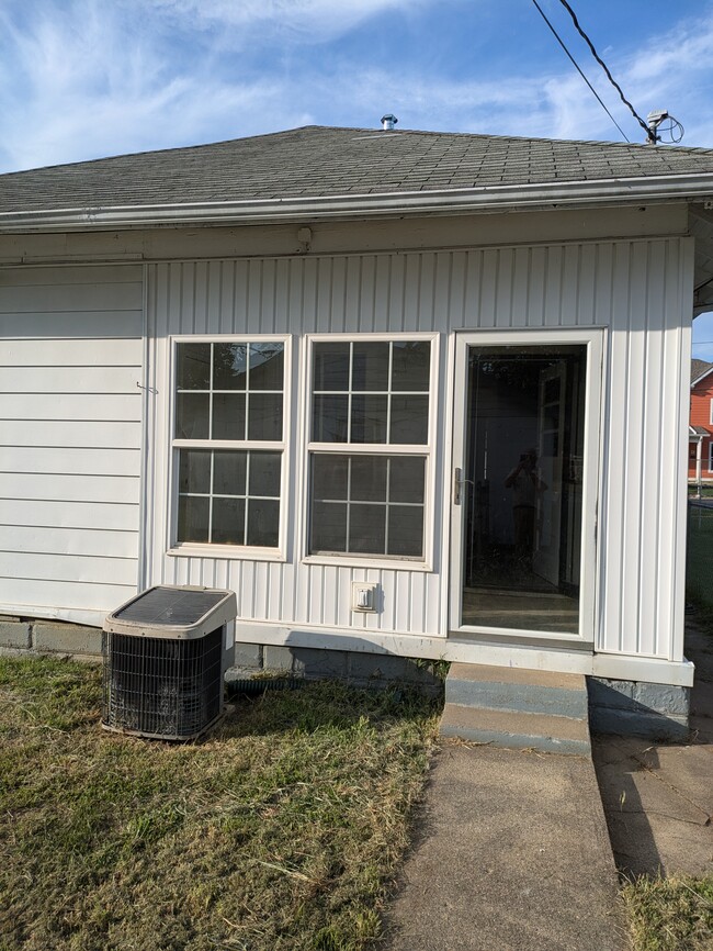 Building Photo - 1403 Beechwood Ave