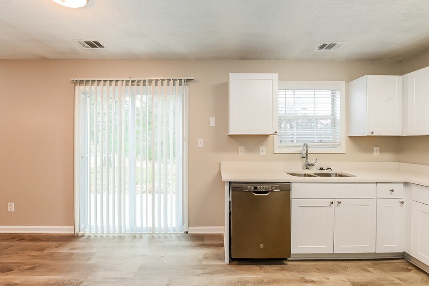 Building Photo - 6612 Chestnut Oaks Ridge