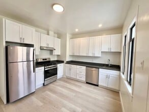 Building Photo - Top Floor 2BR/1BA + Newly Renovated Unit! Parking! In-Unit Laundry! PROGRESSIVE