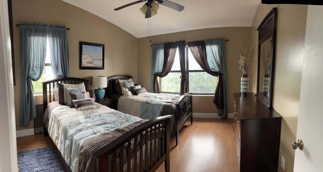 Building Photo - 7855 Willow Spring Dr