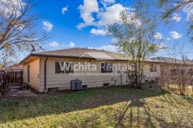 Building Photo - Indian hills duplex!