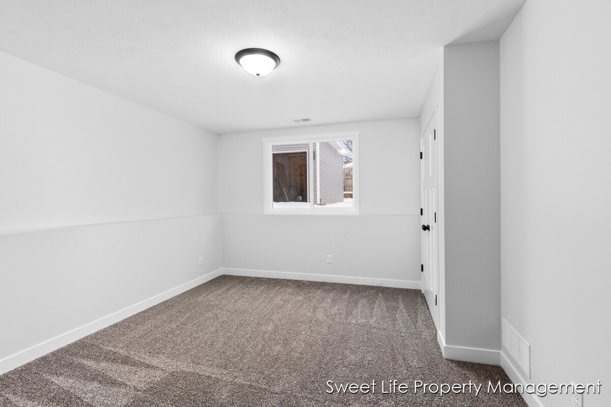 Building Photo - 1524 Fremont Ave NW