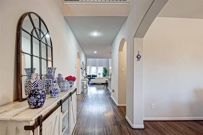 Building Photo - 23811 Via Viale Dr