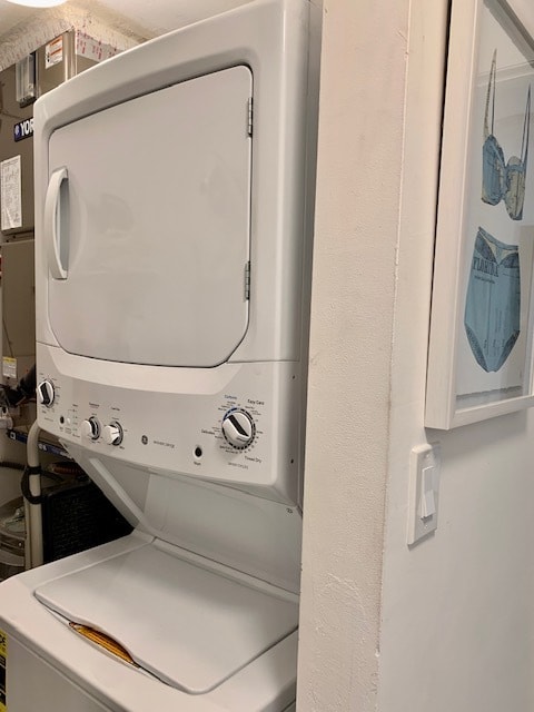 Private Laundry Room with full size washer/dryer - 16531 NE 35th Ave