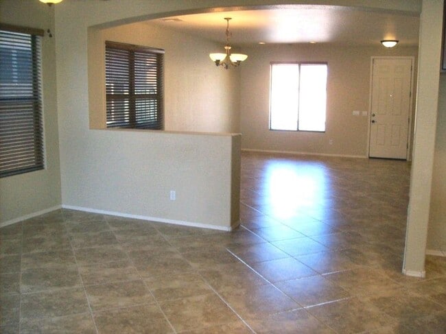 Building Photo - San Tan Heights