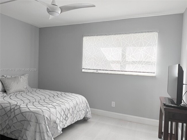 Building Photo - 5270 NE 6th Ave