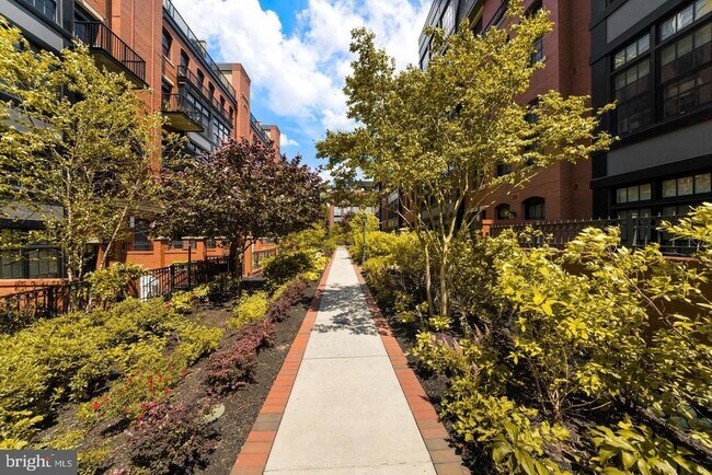 Building Photo - 1701 16th St N