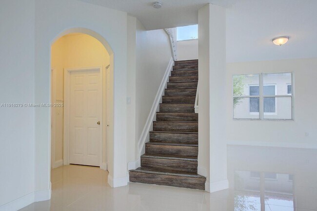 Building Photo - 15711 SW 53rd Ct