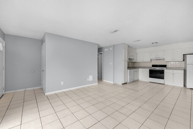 Building Photo - 3353 Greenbriar Circle, Unit B