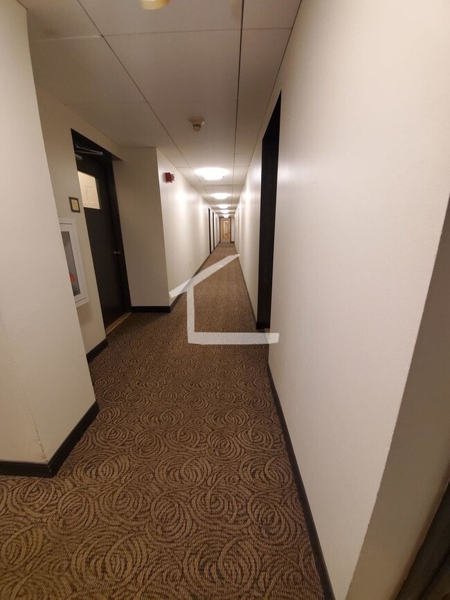 Building Photo - 2BR 1Bth unit. Heat/Hot Water included. Great location!