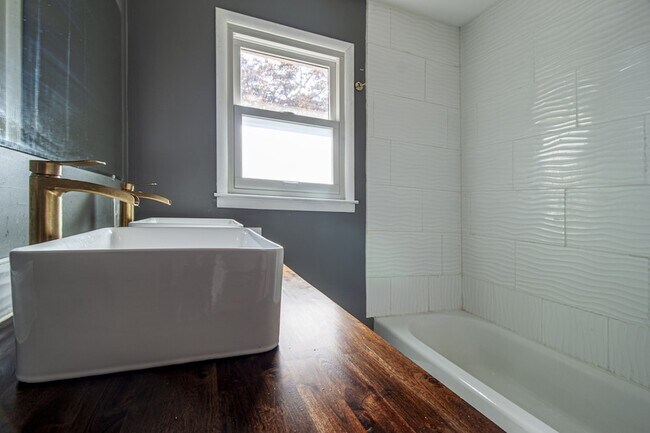 Building Photo - 328 Margo Ln