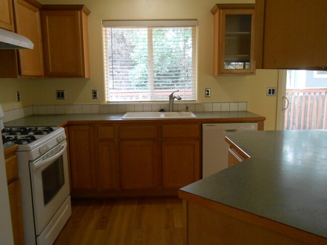 Building Photo - 2396 NE Desert Willow Ct