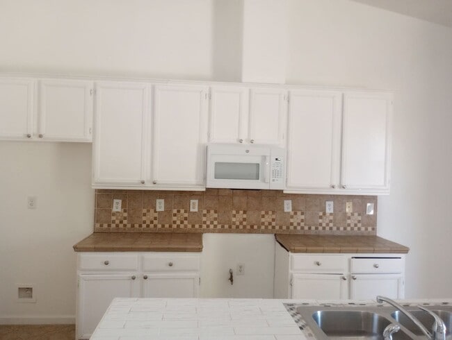 Building Photo - Spacious 4-Bedroom Home with Office, 3 Full Baths, and Modern Amenities