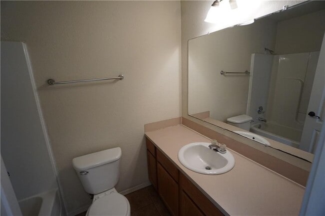 Building Photo - 3 Bedroom 2 Bath House, Total Electric, Tw...