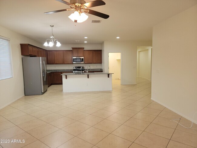 Building Photo - 2671 E Daniel Dr