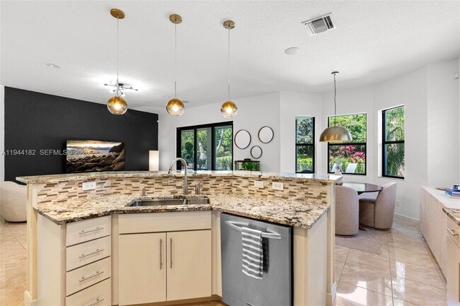 Building Photo - 10185 Cameilla St