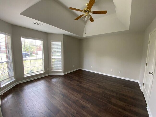 Building Photo - Beautiful Brick Home in Mt Juliet - Pet Fr...