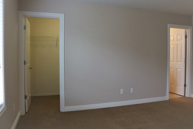 Building Photo - Home Sweet Home! 4 Bedroom/2.5 Bath in Salmon Creek: Available 10/10!