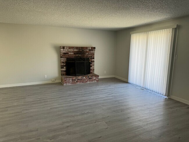 Building Photo - Stylish Modern 3 bed 2 bath house