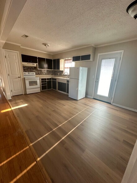 Building Photo - 4025 Knollbrook Dr NW