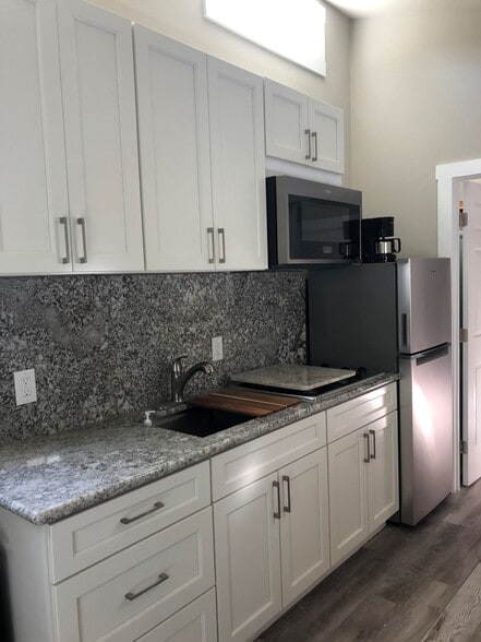 Building Photo - 1321 Court St