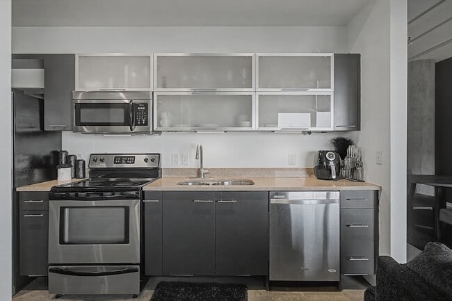 Building Photo - 2115 Yeaman Pl