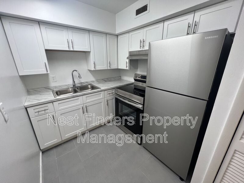Building Photo - 1318 Sydney Pl
