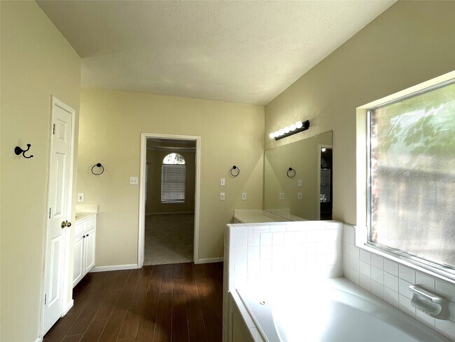 Building Photo - 1723 Rustic Oak Ln