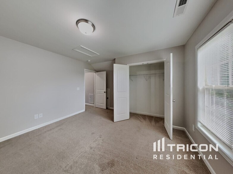 Building Photo - 162 Carissa Dr