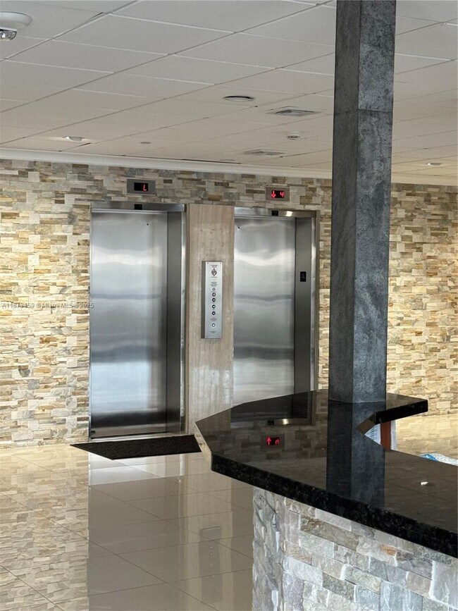 Building Photo - 2049 S Ocean Dr