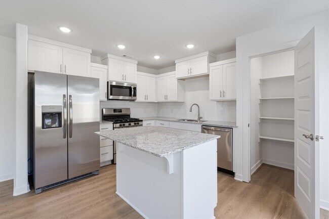 Building Photo - 5955 W Holdcroft Dr