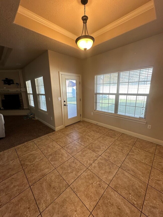 Building Photo - Stunning 4 Bed Home! 3 Car garage ! Mesa School District!