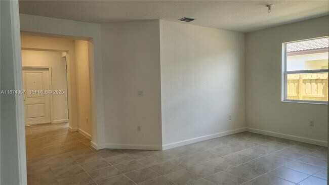 Building Photo - 2965 SE 23rd Ave