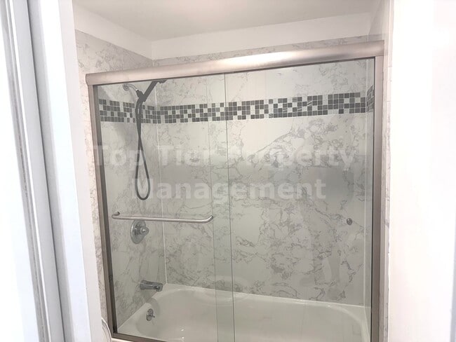 Building Photo - Very Nice 4 Bed, 2 Bath, 1,546 Sqft Concord House Available 03/15 For Lease!