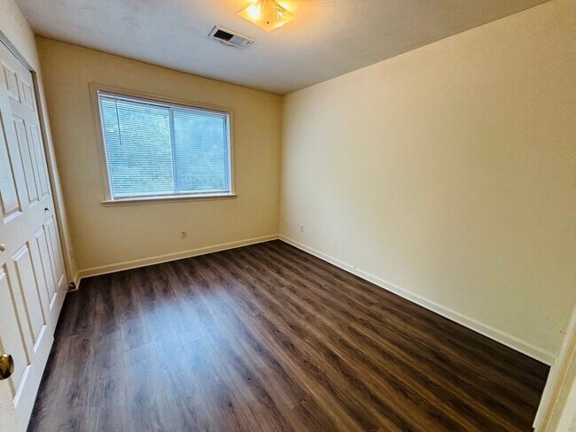 Building Photo - 403L Berryfield Lane