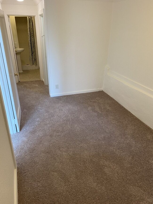 Building Photo - 1 BR, 1 Bath, 690 sq. ft. Victorian Unit - Close to Ferry Terminal