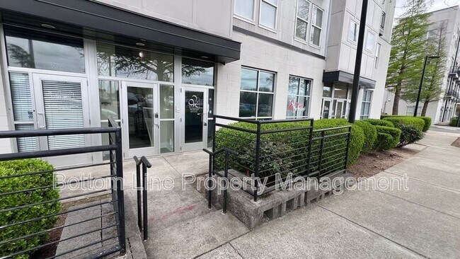 Building Photo - 621 McNinch St