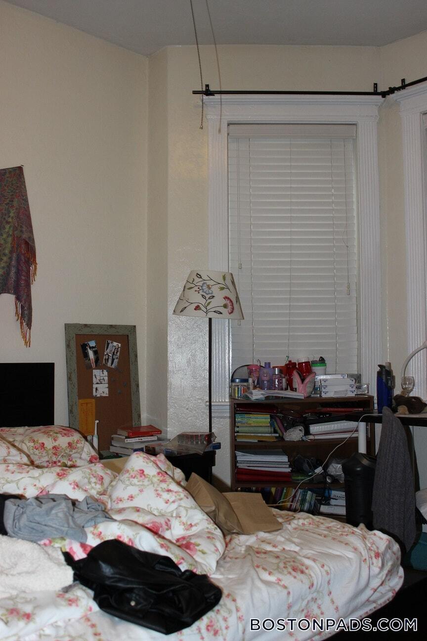 Building Photo - 463 Park Dr