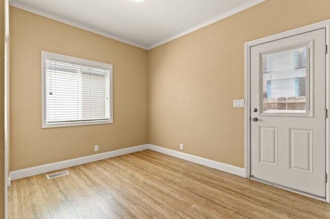 Building Photo - Move-In Ready! A Bright & Open Designer Co...